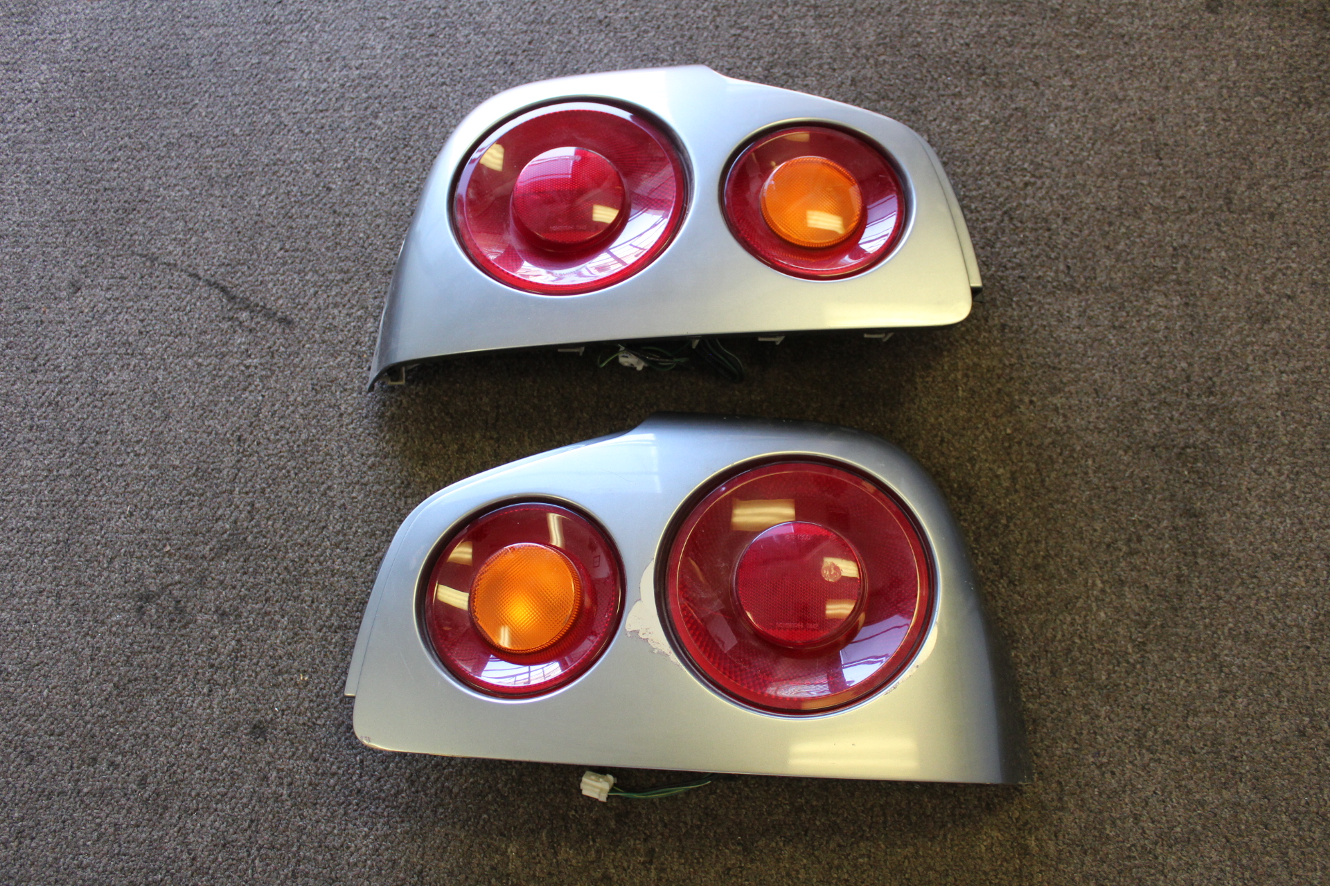 40218-IMG_7759(1) JDM NISSAN SKYLINE R 34 TAIL LIGHT ASSEMBLIES AND COVER SET R-L OEM - Image 1