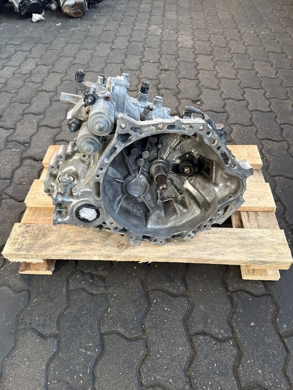 1 Toyota Auris 150 2007 - 2012 Petrol Automatic Gearbox 1ZR MRE8633 Transmission - Image 1